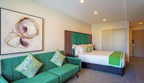 Deluxe Studio, 1 King Bed