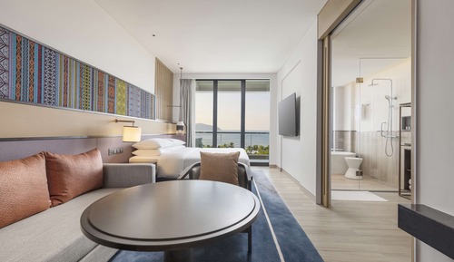 1 King Bed Garden View