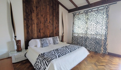 Superior Room, 1 King Bed, Pool View, Poolside