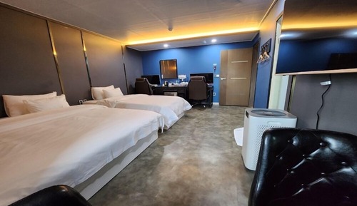 Twin Room (2 PC)