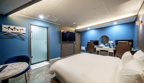 Double Room (Gold, 2PC)