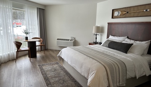 Basic Room, 1 King Bed, River View