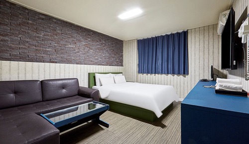 Deluxe Room, 1 Queen Bed, Non Smoking, Bathtub