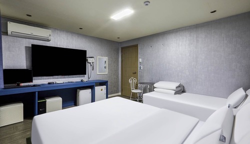 Family Room, Non Smoking, City View