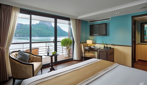 Harmony Suite - 1 king bed/2 single beds