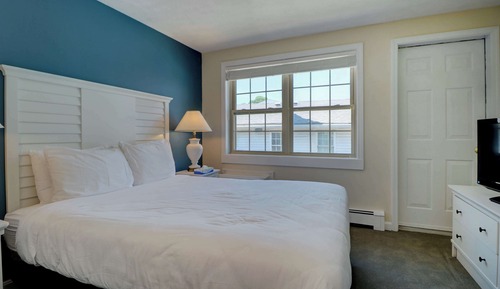 1st & 2nd Floor Queen Apartment