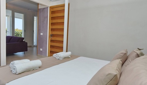 Deluxe Apartment, 1 Double Bed, Pool Access, Sea View