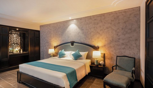 Deluxe Double Room, 1 King Bed, Balcony, Garden View