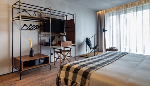 Deluxe Room with Balcony and Mountain View