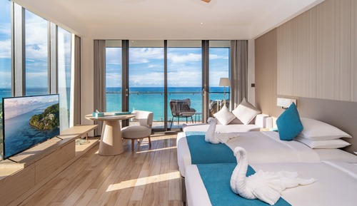 Sunrise Ocean Corner Suite