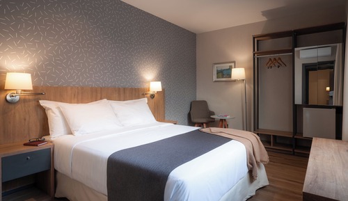 Standard Room, 1 King Bed