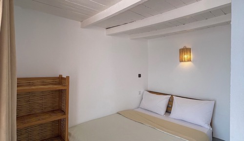Design Single Room, 1 Queen Bed