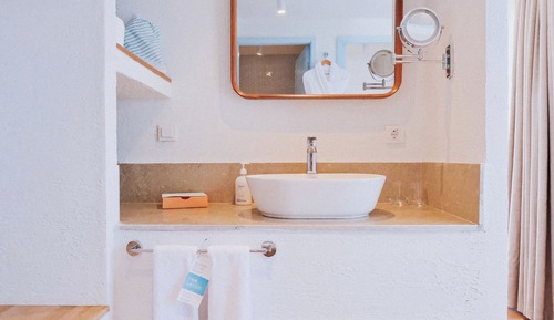 Deluxe Room with King Bed Sea View