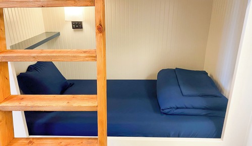 Classic Shared Dormitory, Women only