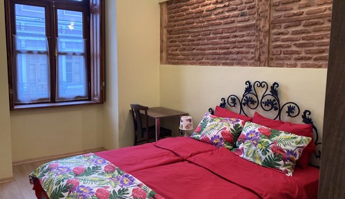 Luxury 2-bdr Apartment Historic Building