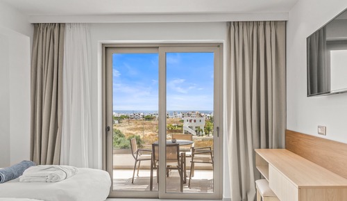 Deluxe Suite, Balcony