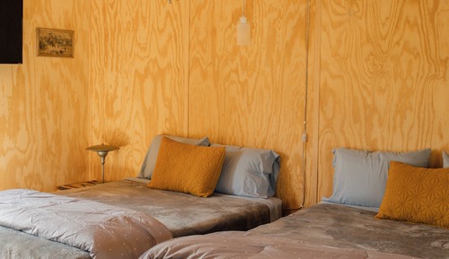 Wagon Wheel Suite #4 (2 Queen Beds)