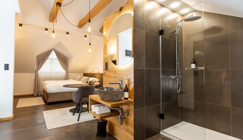 Superior Apartment, 1 King Bed, Bathtub