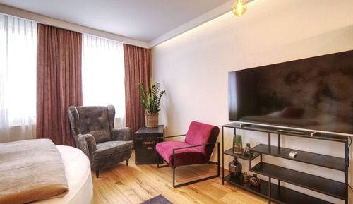Deluxe Studio