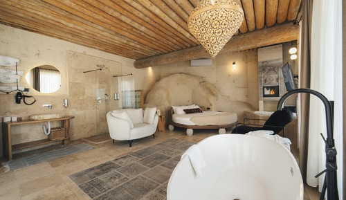 Honeymoon Suite