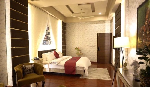 Deluxe Studio
