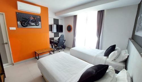 Deluxe Room, Multiple Beds, Pool View