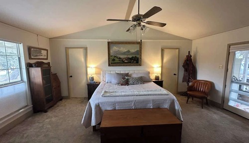 House, Multiple Beds, Patio (500 Old River Rd)