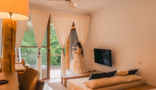 Luxury Suite with Bathtub on the Balcony