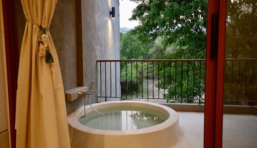 Accessible Luxury Suite with Bathtub on the Balcony