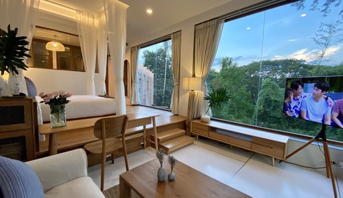 Honeymoon Suite with Bathtub on the Balcony