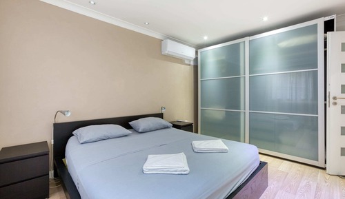 Basic Apartment, Multiple Beds