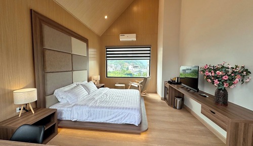 Superior Bungalow, Bathtub, Garden View