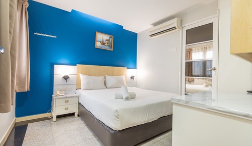 Standard Room, 1 Queen Bed