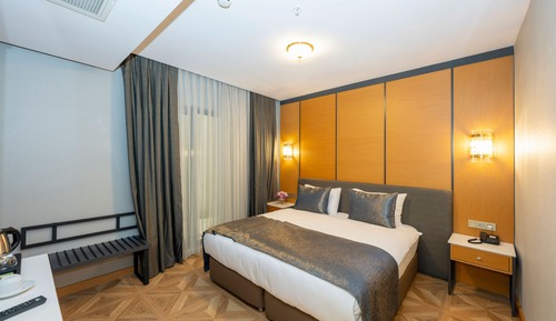 Luxury Double or Twin Room, Lanai, Courtyard View