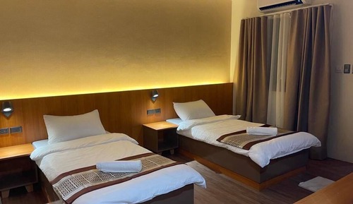 Deluxe Room, 2 Twin Beds, Pool Access, Garden View