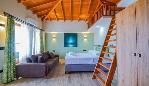 Deluxe Quadruple Room