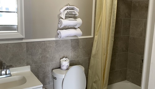 Basic Single Room, 1 King Bed, Smoking