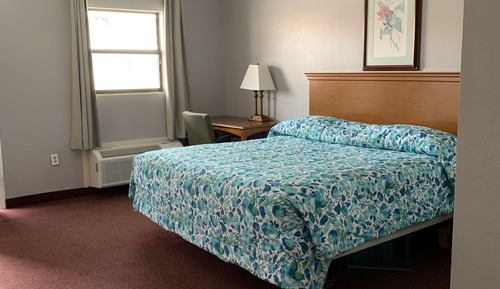 Basic Single Room, 1 King Bed, Non Smoking