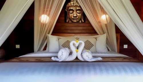 Deluxe Double Room, 1 King Bed, Balcony, Garden View