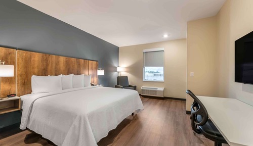 Standard Studio, 1 King Bed, Non Smoking, Refrigerator & Microwave