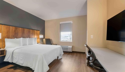 Standard Studio, 1 Queen Bed, Non Smoking, Refrigerator & Microwave