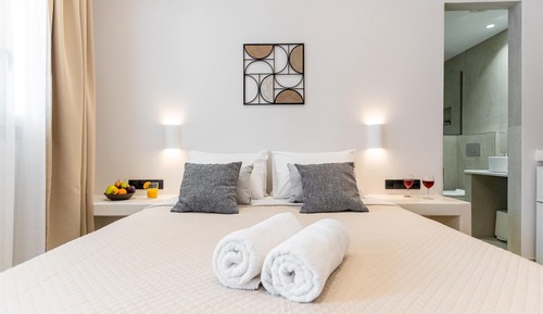 Deluxe Room, 1 Queen Bed