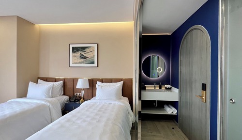 Deluxe Twin or Queen Room with Sea View