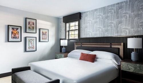 Suite, 1 King Bed with Sofa bed, Mobility Accessible