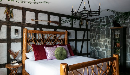 Witches Cottage King