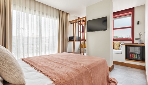 Deluxe Room, 1 Queen Bed, City View