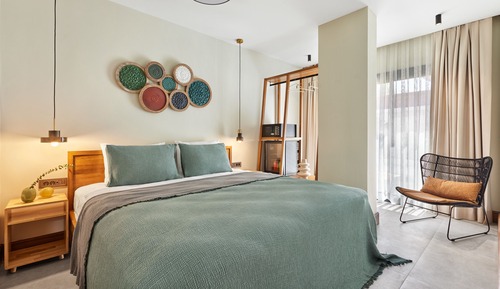 Superior Room, 1 Queen Bed, Garden View, Garden Area