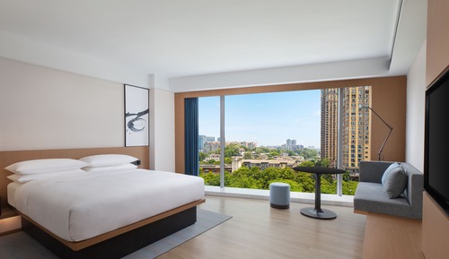 Executive Room, 1 King Bed, City View