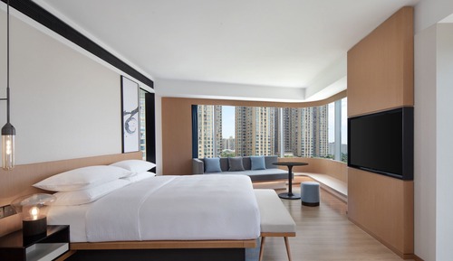Superior Room, 1 King Bed, City View