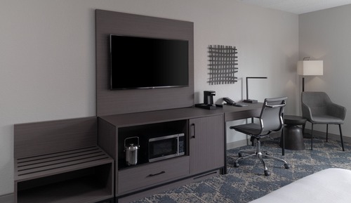 Room, 2 Queen Beds (Mobility/Hearing Accessible, Tub)